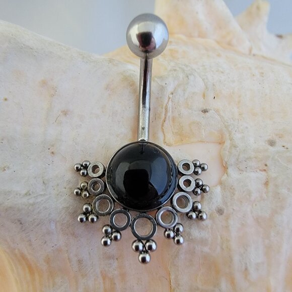 Belly button ring with onyx stone insert and hoops and balls accents - Picture 6 of 6